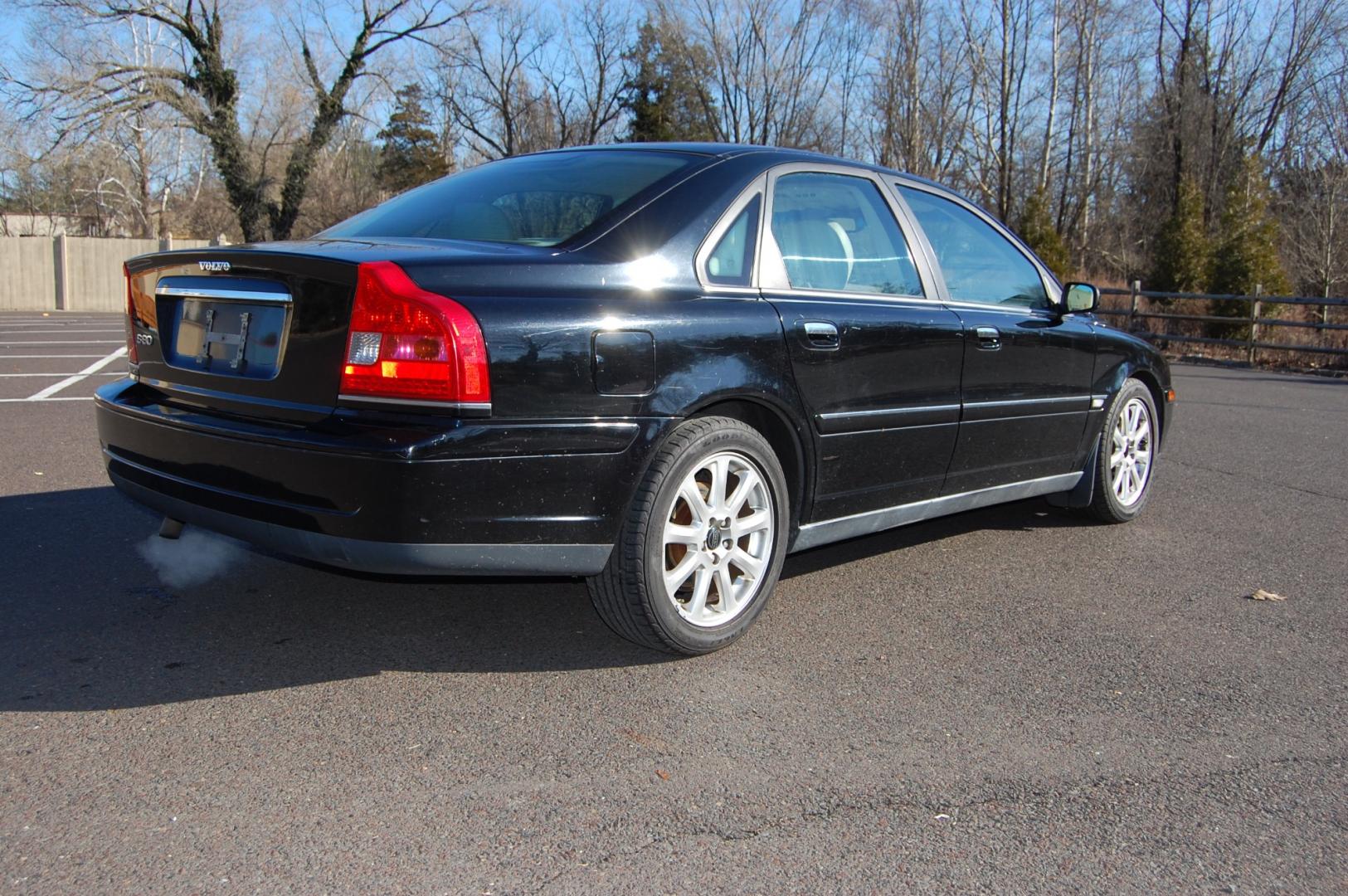 2004 Black /Gray leather Volvo S80 2.5t (YV1TS59H541) with an 2.5 liter turbo 5 cylinder engine, Automatic transmission, located at 6528 Lower York Road, New Hope, PA, 18938, (215) 862-9555, 40.358707, -74.977882 - Here for sale is a freshly traded, well serviced 2004 Volvo S80 2.5T sedan. Under the hood is a good running 2.5 liter turbocharged 5 cylinder which puts power to the front wheels via a smooth shifting automatic transmission. Features include; Gray leather interior, keyless entry system, one maste - Photo#6